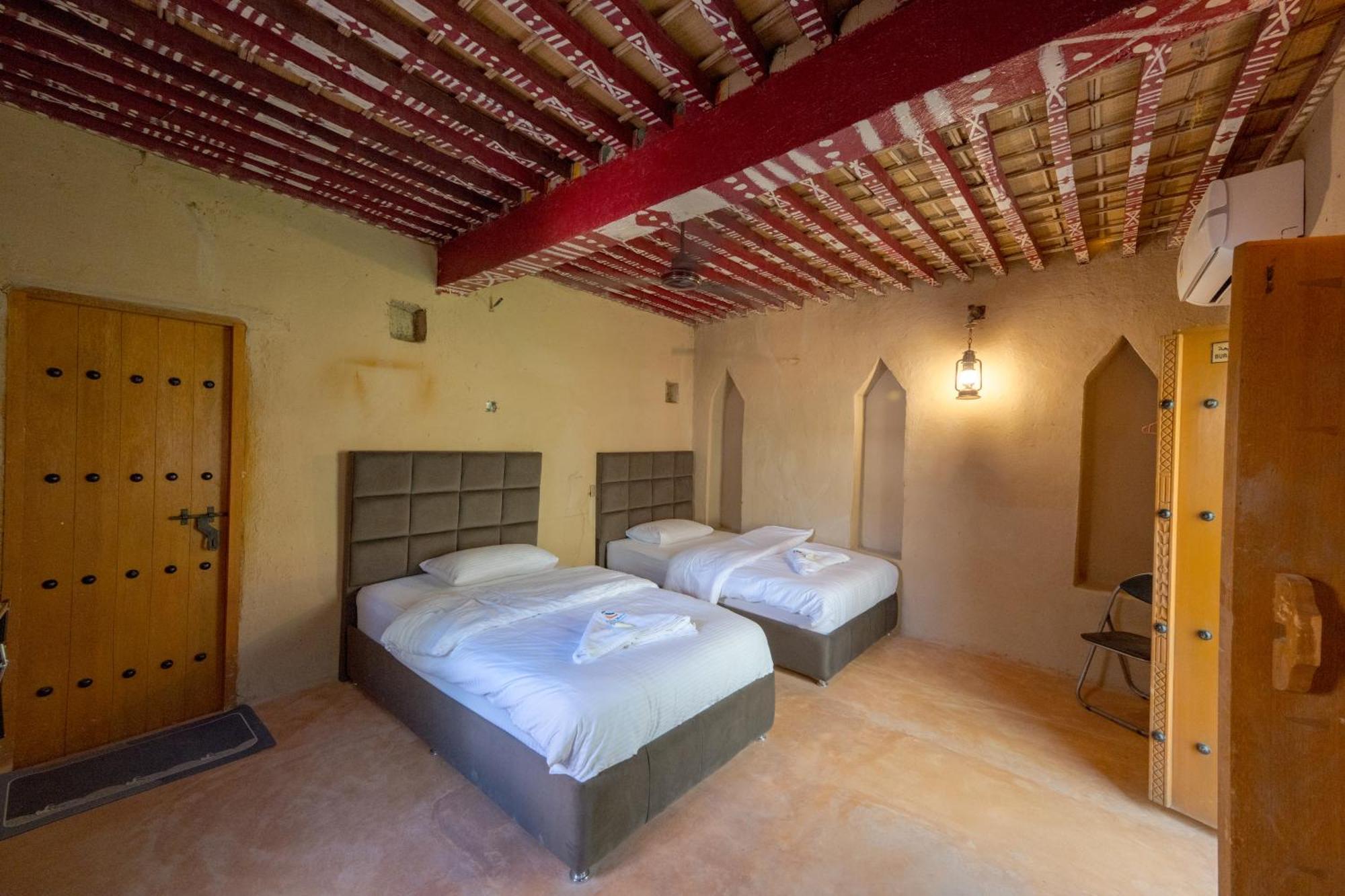بيت نُزل السلام Bait Salam Inn Al Ḩamrāʼ Екстериор снимка