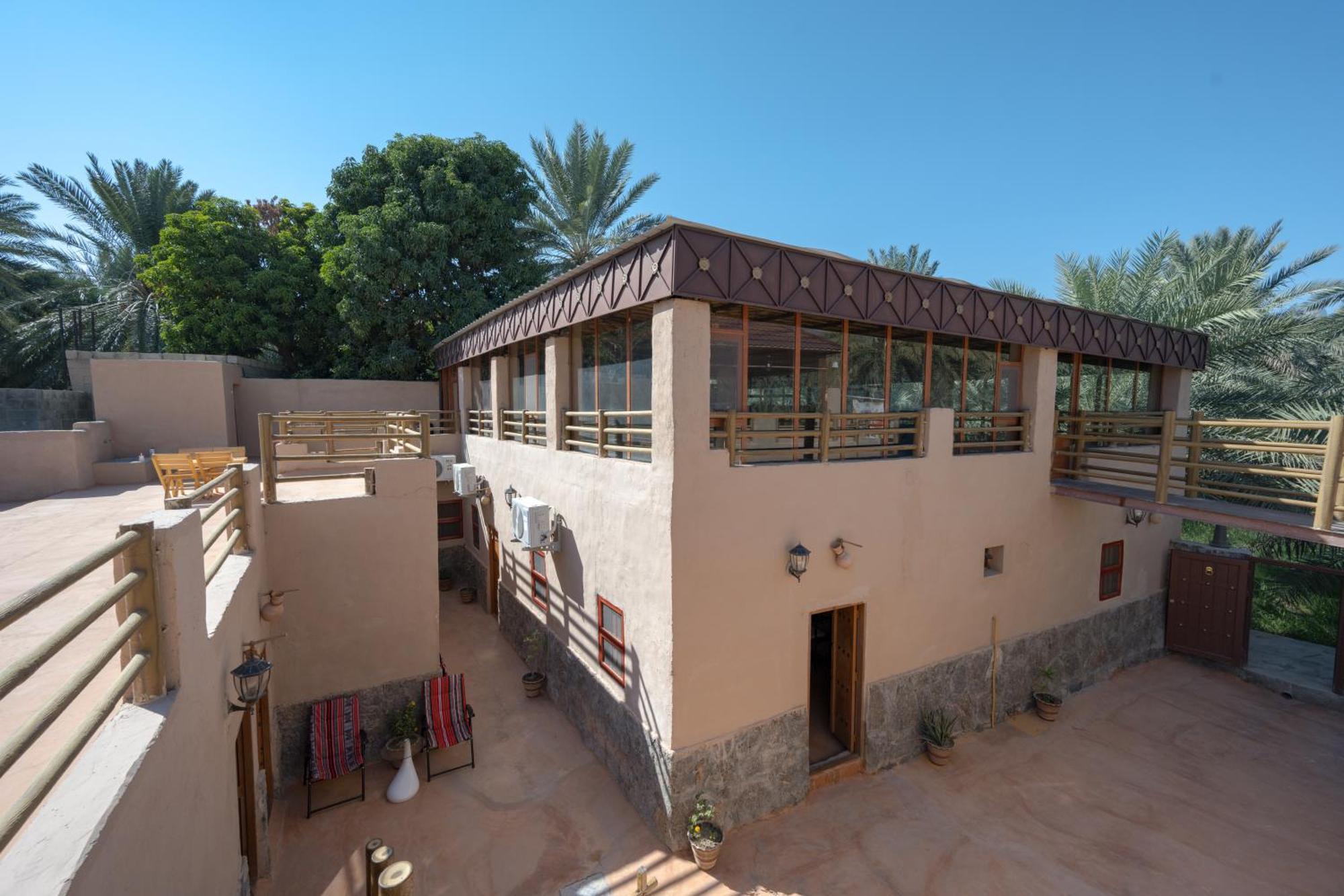 بيت نُزل السلام Bait Salam Inn Al Ḩamrāʼ Екстериор снимка