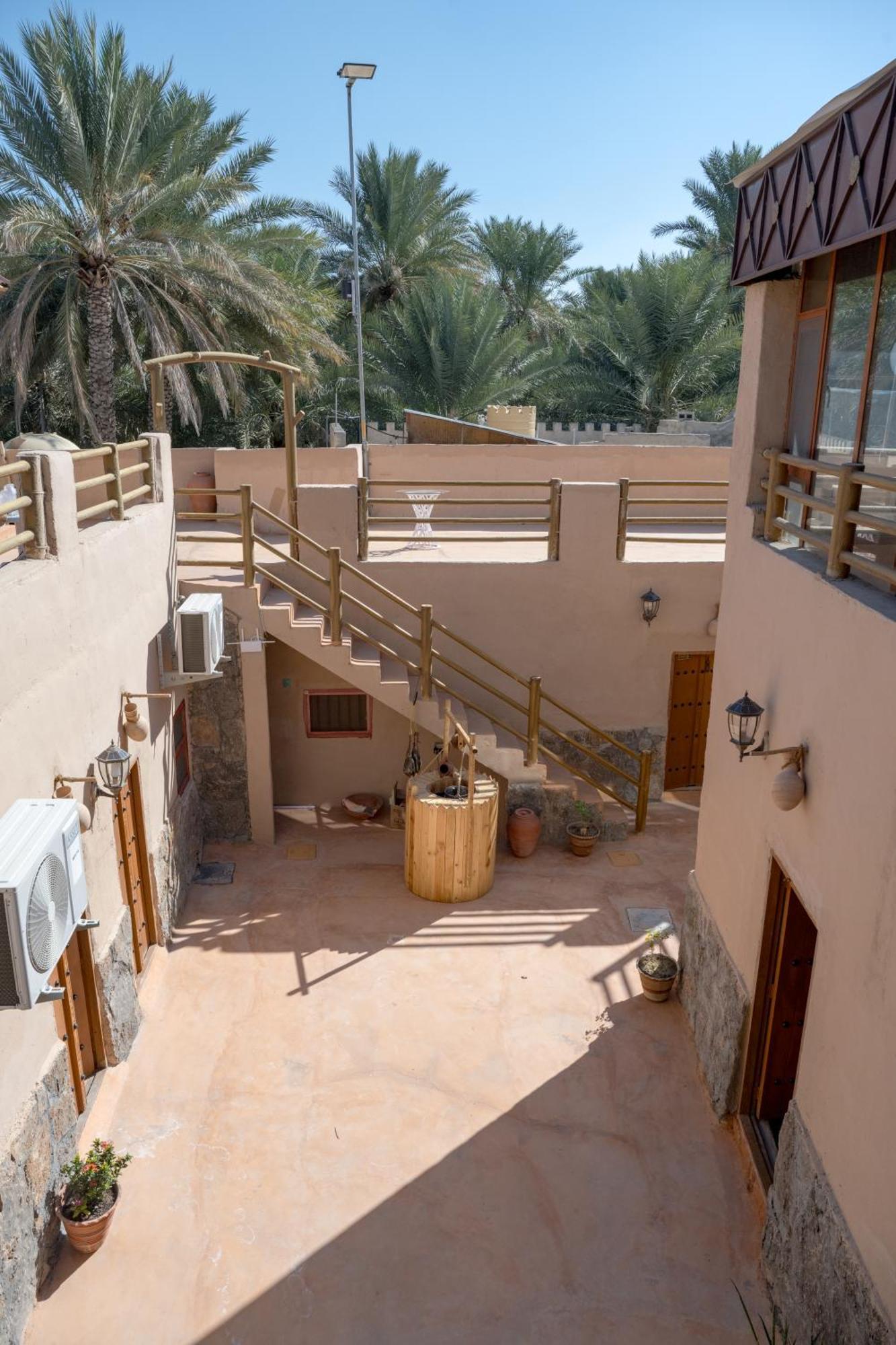 بيت نُزل السلام Bait Salam Inn Al Ḩamrāʼ Екстериор снимка